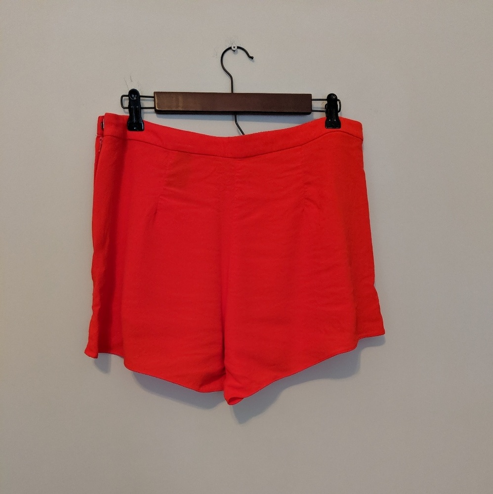 H &M Red Ruffle Shorts - Picture 4 of 4